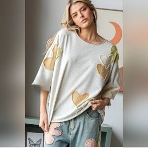 123 Oli & Hali Gray Top with Green and Tan Heart Accents W/Pockets NWOT